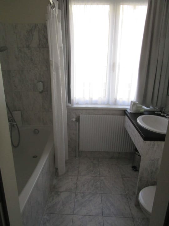 Bad mit Tageslicht Holiday Inn Wien - City