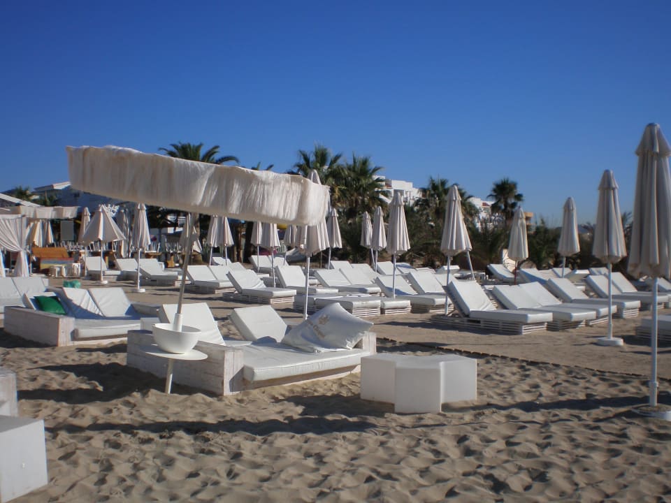  Liegen sind so bequem ... Ushuaia Ibiza Beach Hotel - The Tower / The Club - Adults only