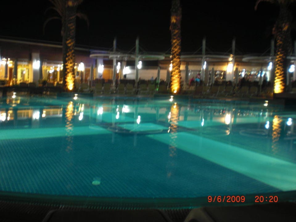 Außenbereich bei Nacht Sunis Evren Beach Resort Hotel & Spa