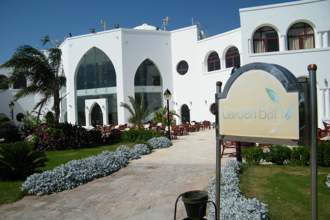 Blick auf Gardenbar Hotel Gorgonia Beach Resort