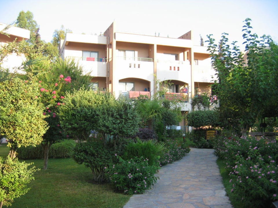 Die schöne Gartenanlage Greenwood Kemer Resort