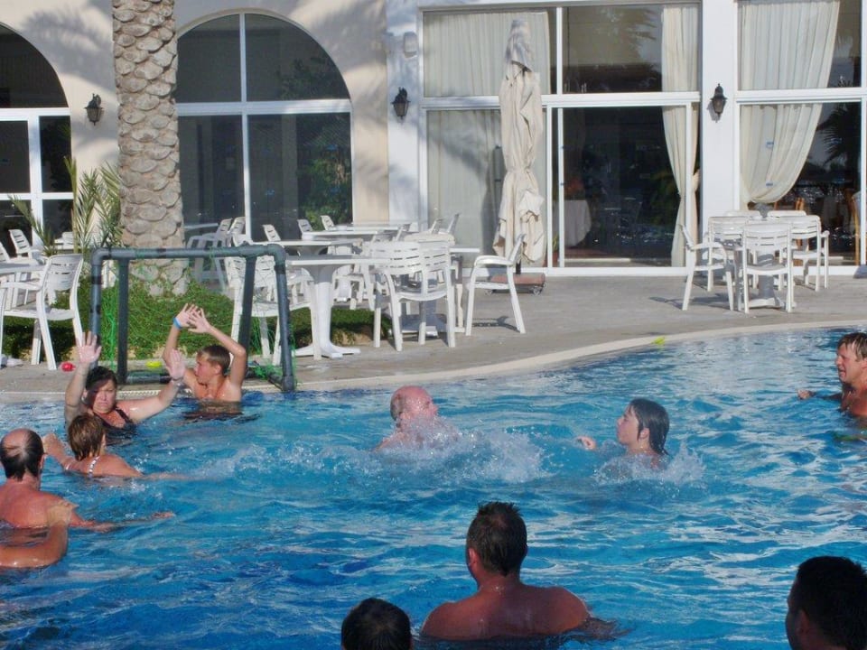 Wasserpolo im Pool Akti Beach Village Resort
