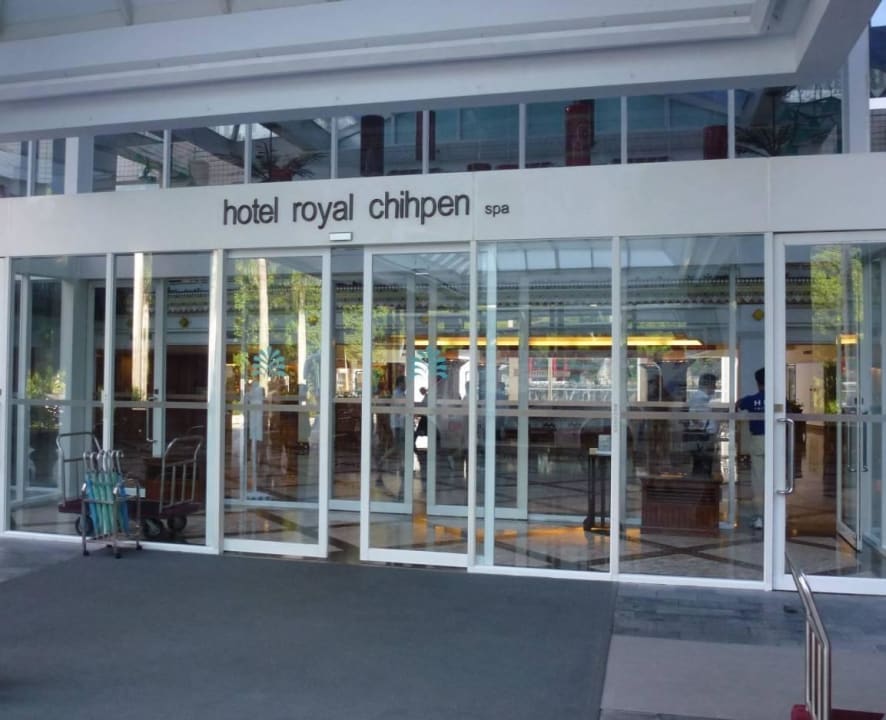 Der Hoteleingang Hotel Royal Chihpen