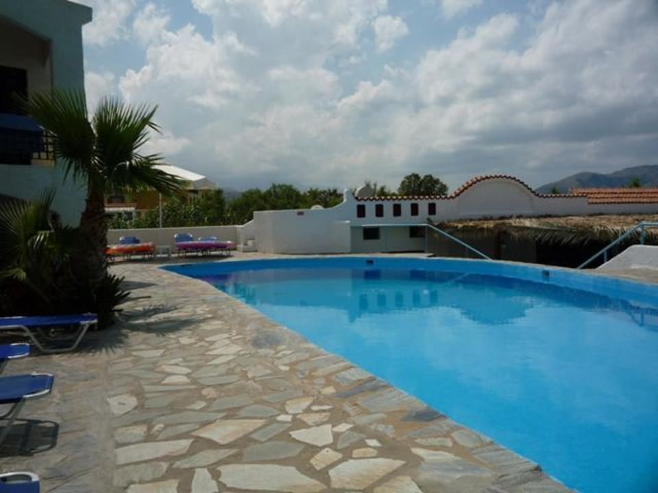 Basen HARPIN Happy Days Beach Hotel