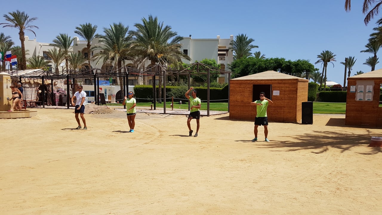 Animationsteam beim Good Morning Dance Marina Resort Port Ghalib, a member of Radisson Individuals