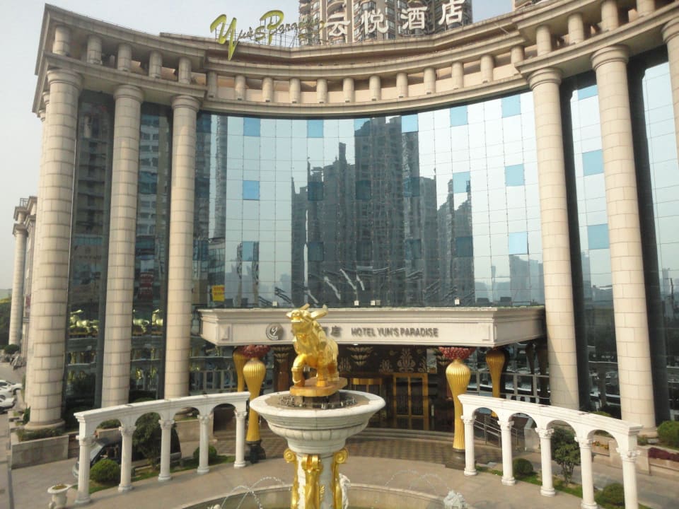 Wejscie glowne hotelu Hotel Yun's Paradise
