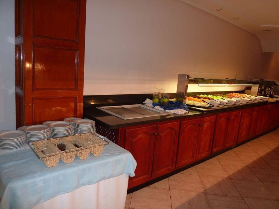 Büffet optisch gut, Speisen gut. BLUESEA Lagos de Cesar