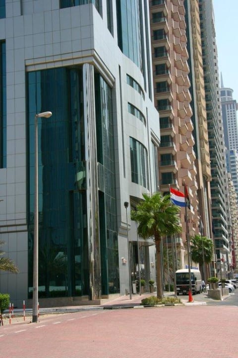 Frontansicht des Hotels Towers Rotana