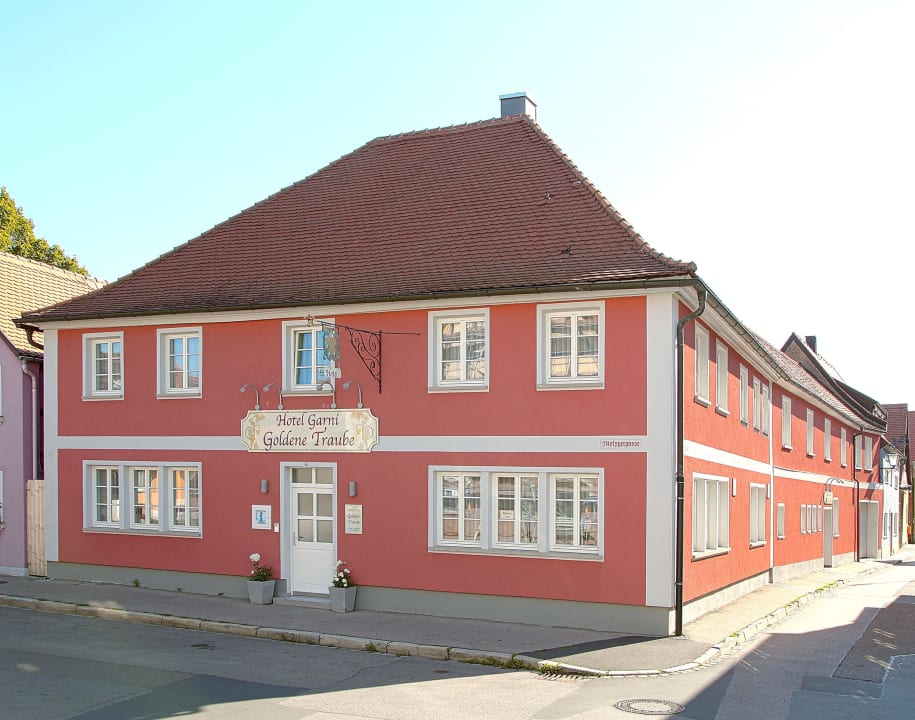 Hotel Garni Goldene Traube, Frontansicht Hotel Garni Goldene Traube