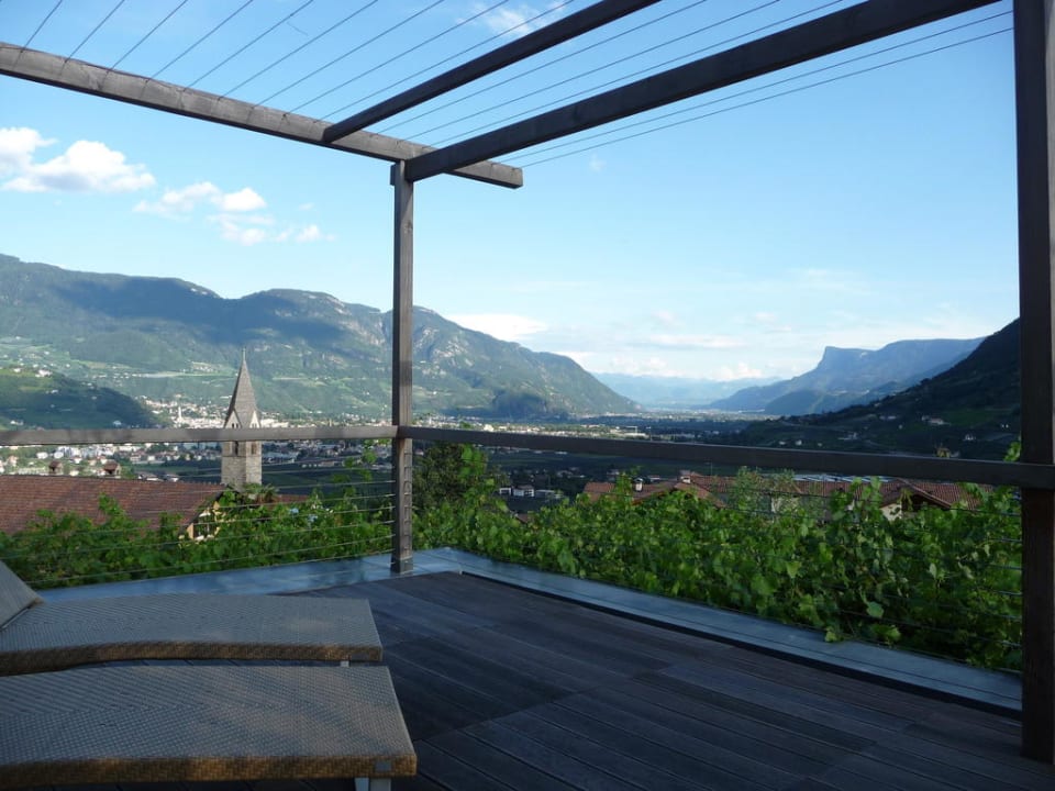 Ausblick Richtung Meran Hotel Pergola Residence