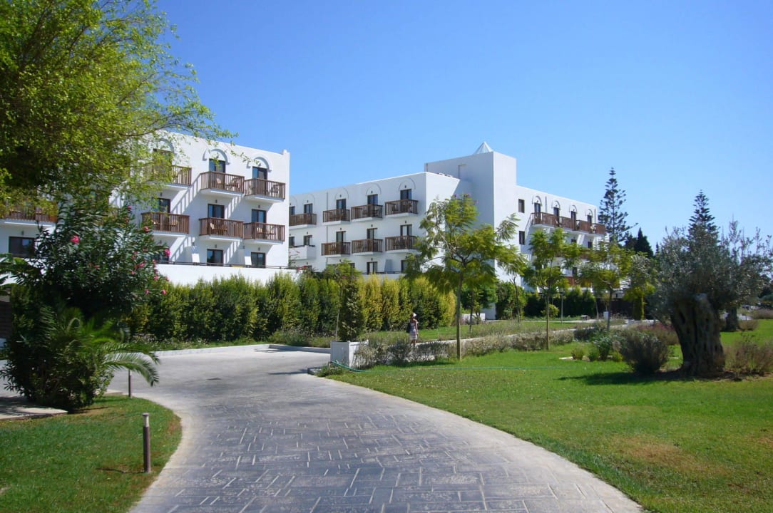 Hintere Gartenanlage TUI BLUE Oceanis Beach and Spa Resort
