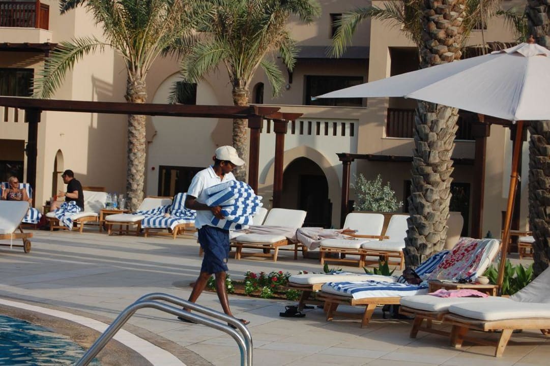 Man muß fast nichts selbst machen Miramar Al Aqah Beach Resort