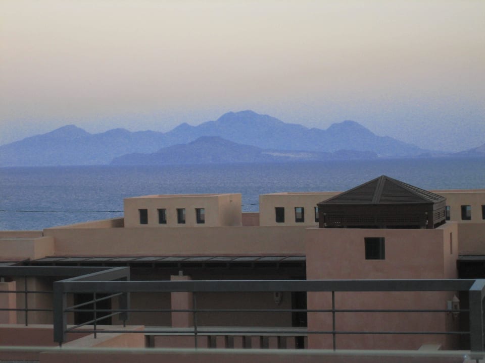 Abendstimmung mit Blick auf Nissiros Atlantica Belvedere Resort