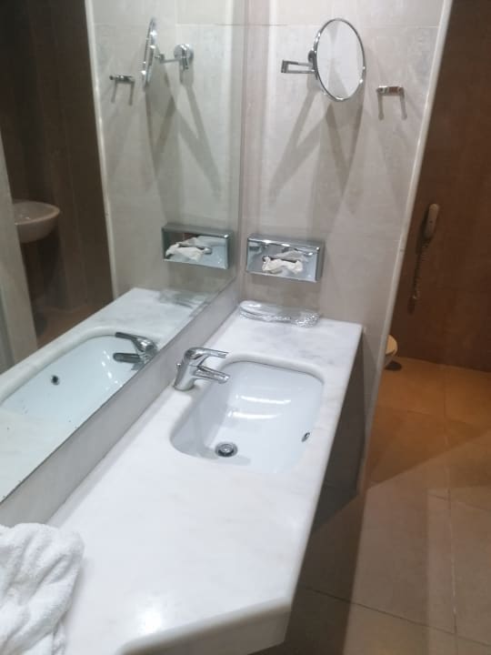 Zimmer Apollonia Beach Resort & Spa