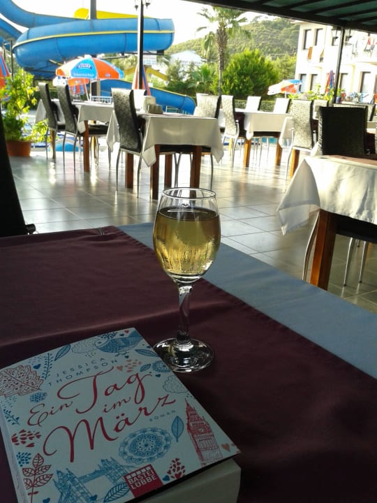 Genießen bei einem Gläschen Wein Hotel Nazar Garden