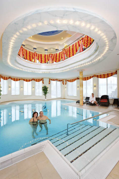 Thermalwasser-Bewegungs-Hallenbad Wellness-Privathotel Post an der Therme