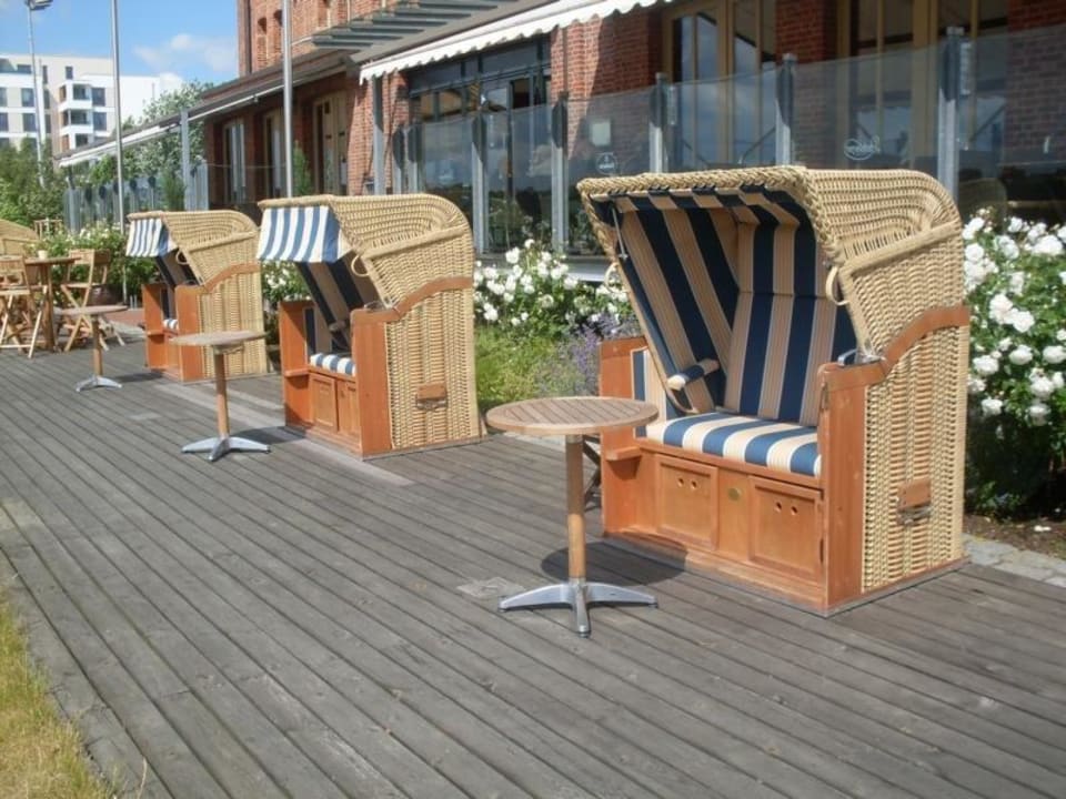 Holzterrasse vor dem Hotel Hotel Speicher am Ziegelsee