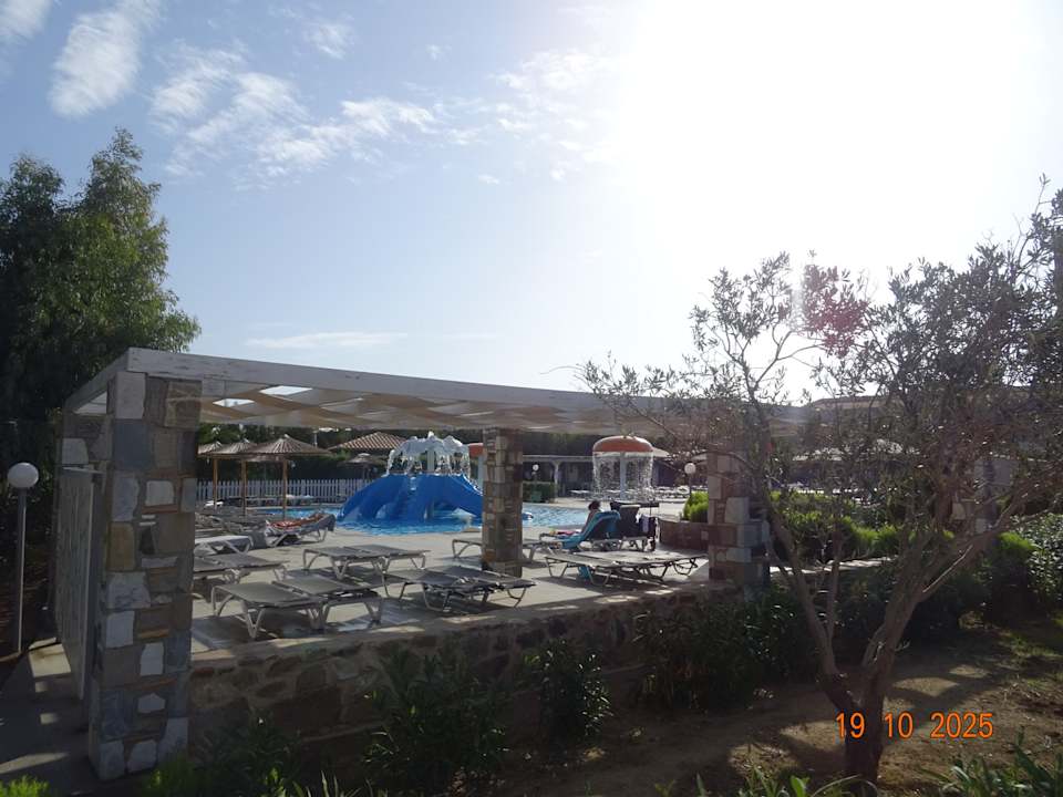 Pool Akti Beach Club
