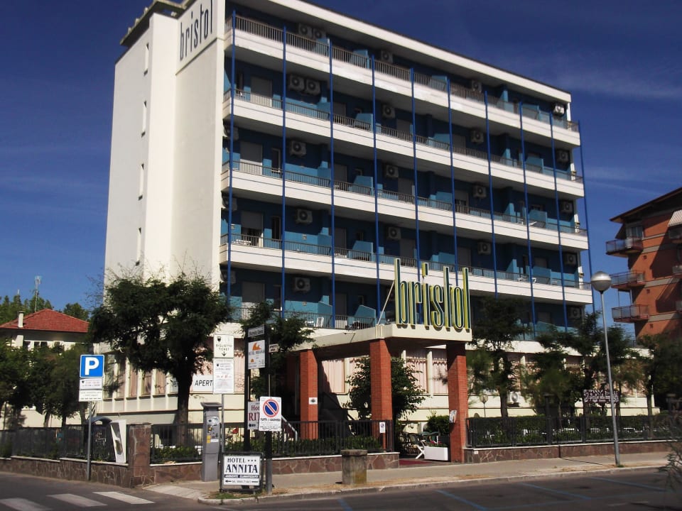 Hotel Bristol fronte mare Cervia esterno Hotel Bristol