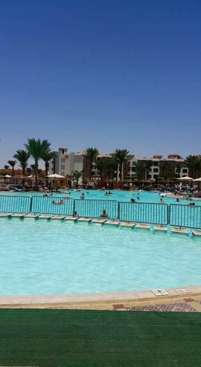 Вид на бассейн Pickalbatros Dana Beach Resort - Hurghada