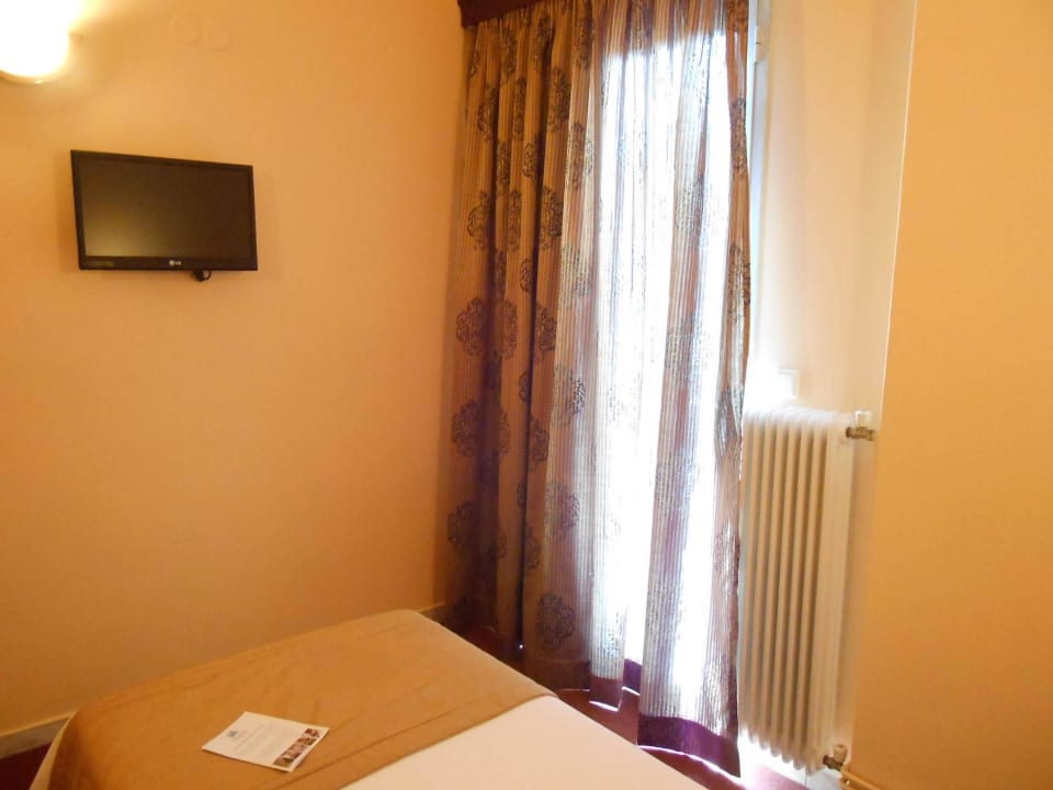 EZ Triton Hotel Piraeus