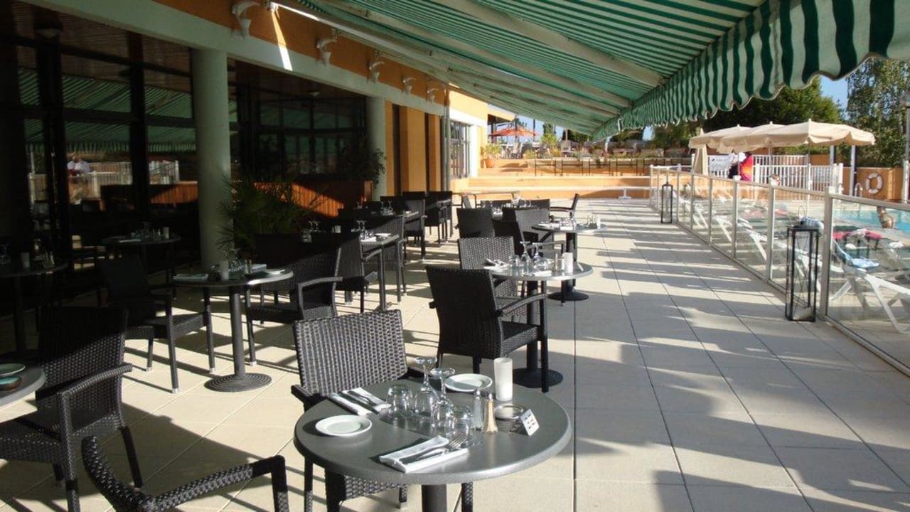 Aussenbereich des Hotelrestaurants Hotel Mercure Toulouse Golf de Seilh