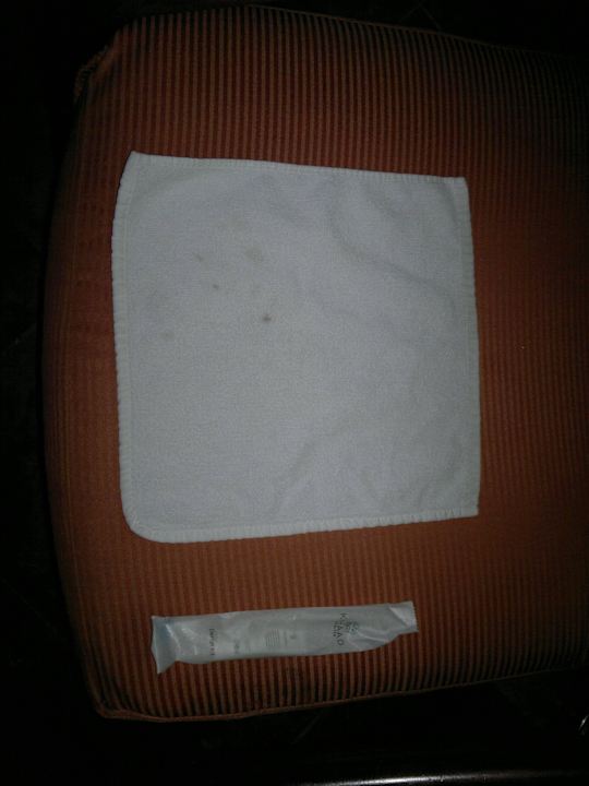 Frisches nicht saubereres Handtuch Kihaa Maldives