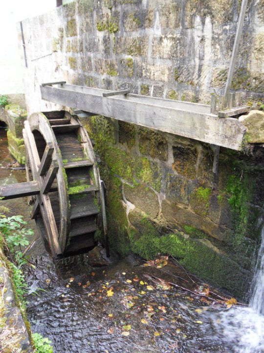 Mühlrad Pension Mittelndorfer Mühle
