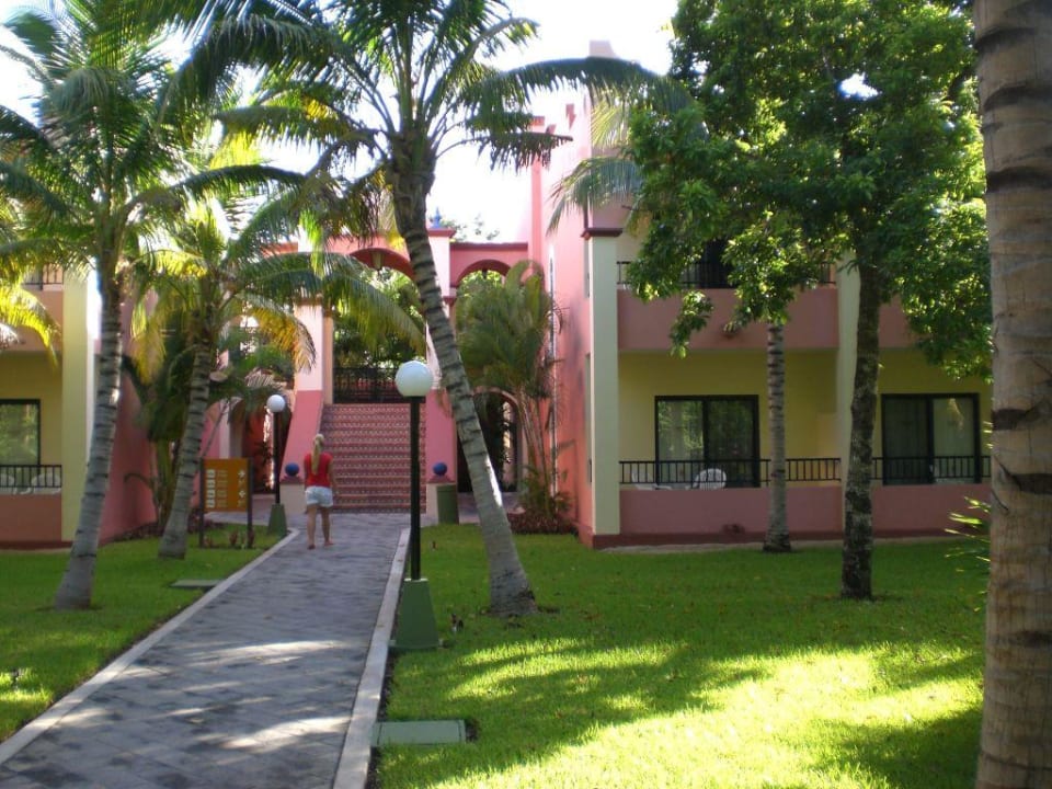 Weg zu den Bungalows Hotel Riu Tequila