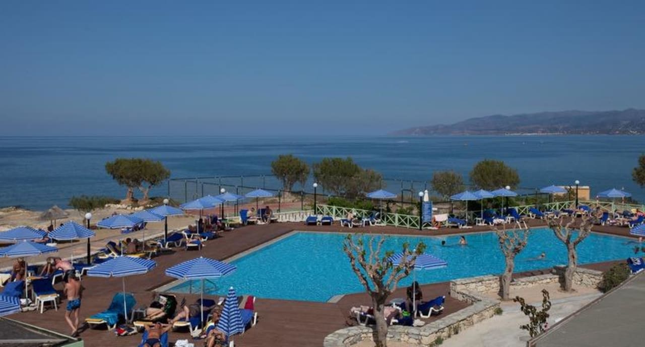 Swimming pool Silva Beach Hotel