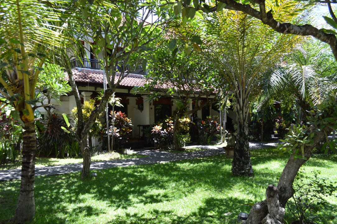 Weg durch den Garten Villa Shanti Beach