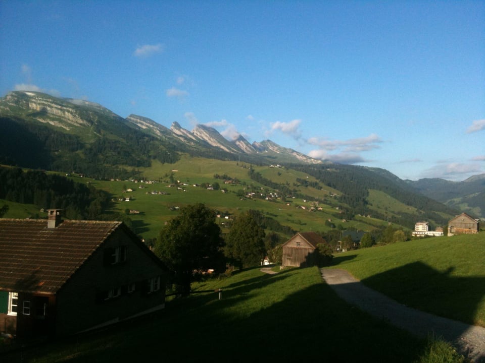Ausblick auf Churfirsten Hotel Panorama & Gamplüt Zentrum