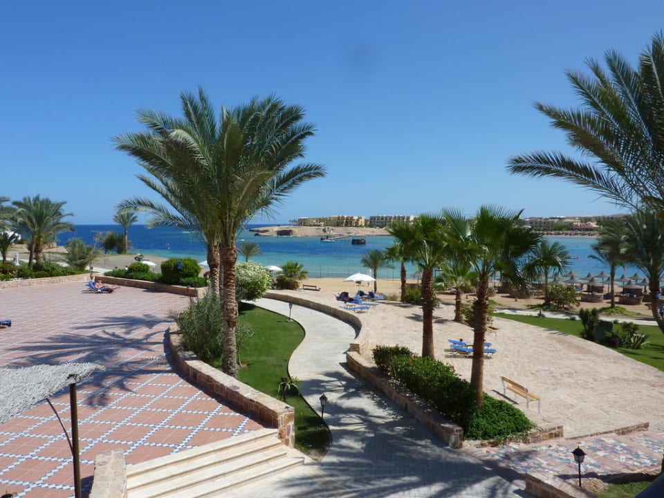 Blick vom Restaurant zum Pool Steigenberger Coraya Beach - Adults only