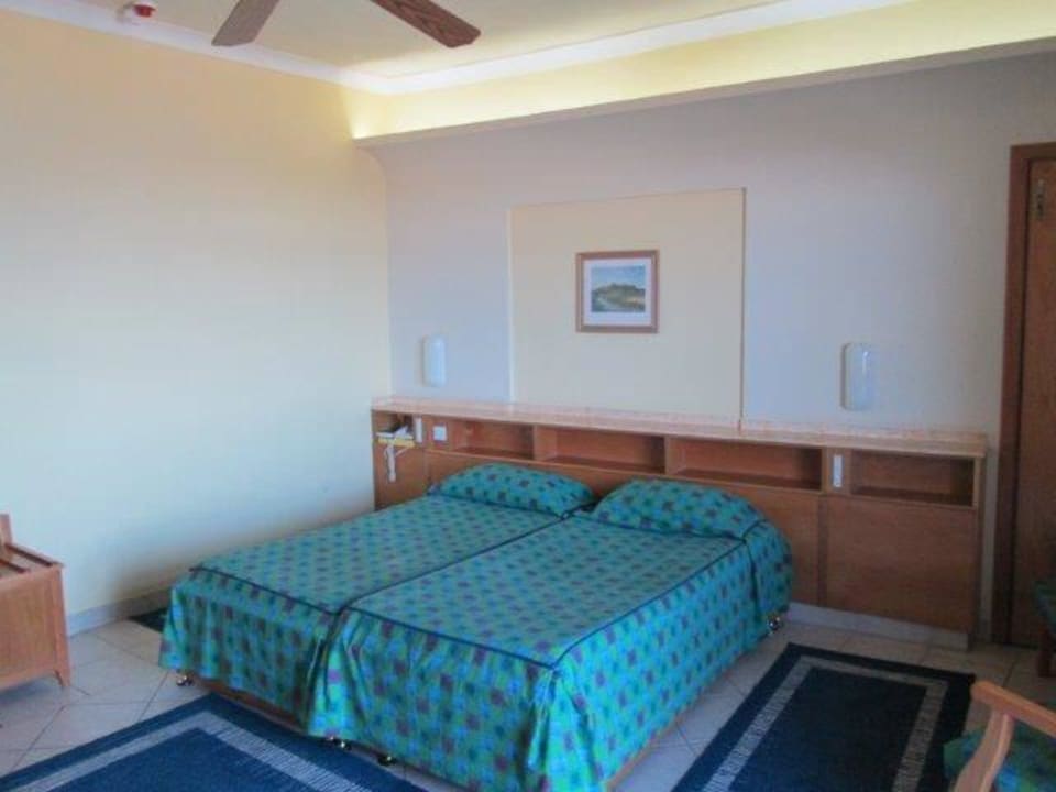 Blick zu den Betten Paradise Bay Resort Hotel