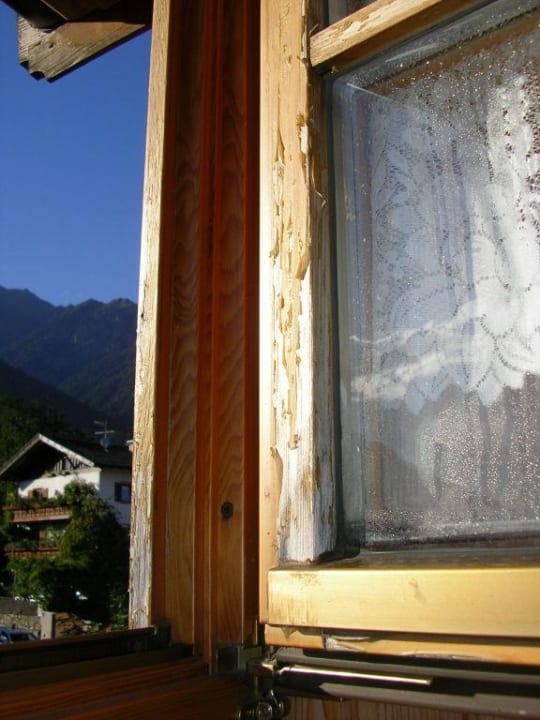Fensterrahmen ohne Lack Hotel Alpenhof