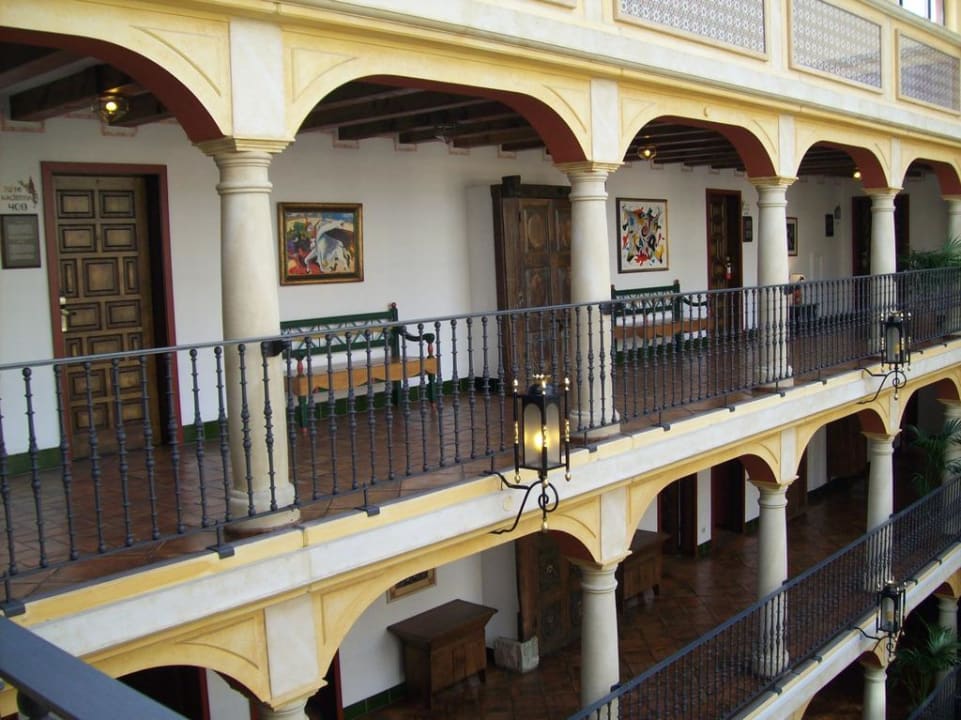 Blick auf die Zimmereingänge Hotel El Andaluz Europa-Park