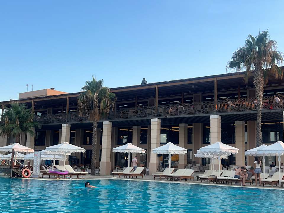 Außenansicht Roda Beach Resort & Spa