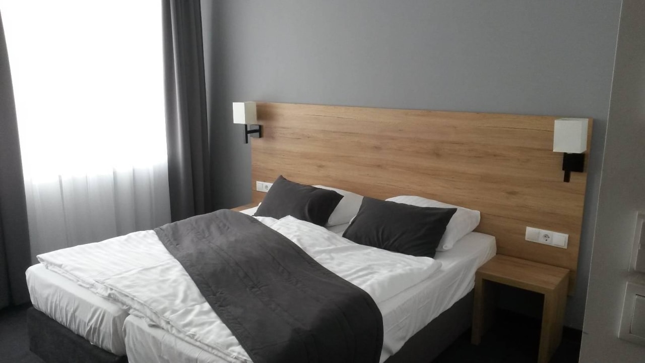 Zimmer - Bett LivInn  Hotel