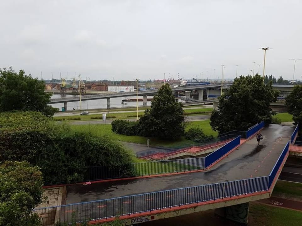 Der Weg zum Parkplatz Hotel Focus Szczecin