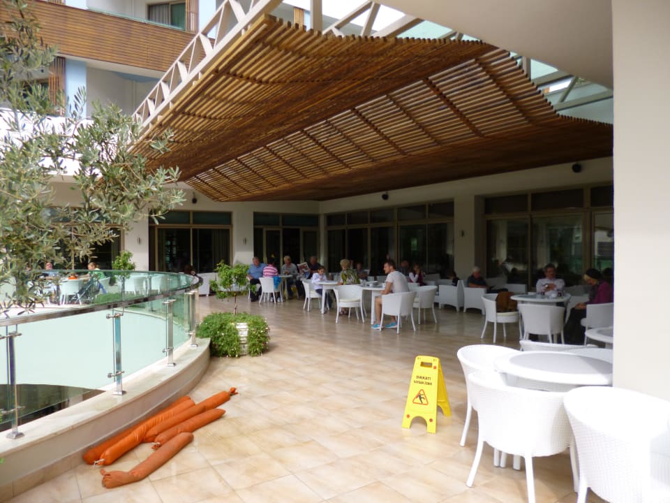 Außenbereich der Lobby Port Side Resort Hotel