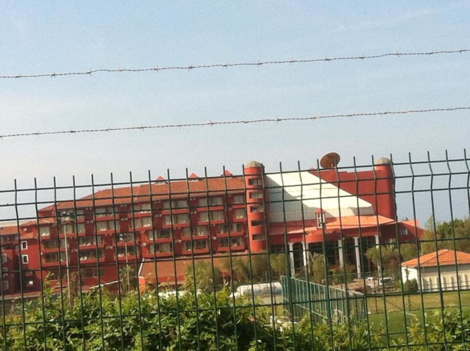 Anlage von der Straße gesehen  Selge Beach Resort