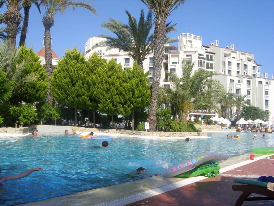 Hotel und Pool PALOMA Perissia