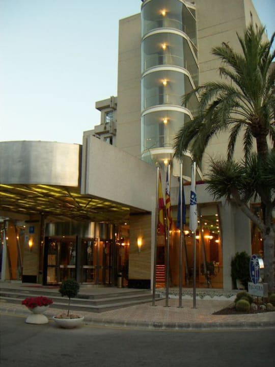 Hoteleingang allsun Hotel Bella Paguera