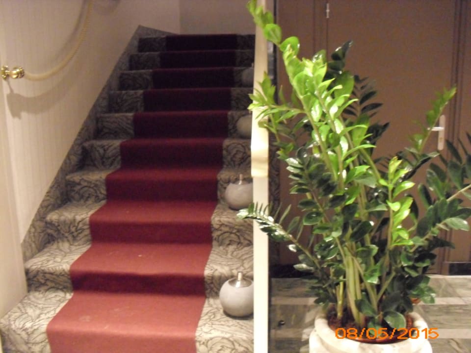 Schody na gore  Grand Hotel L'Etape