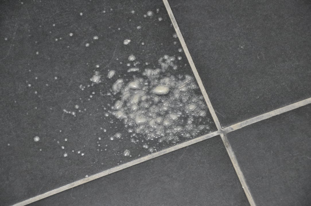 Säuregeschädigte Fliesen Atlantica Mikri Poli Kos