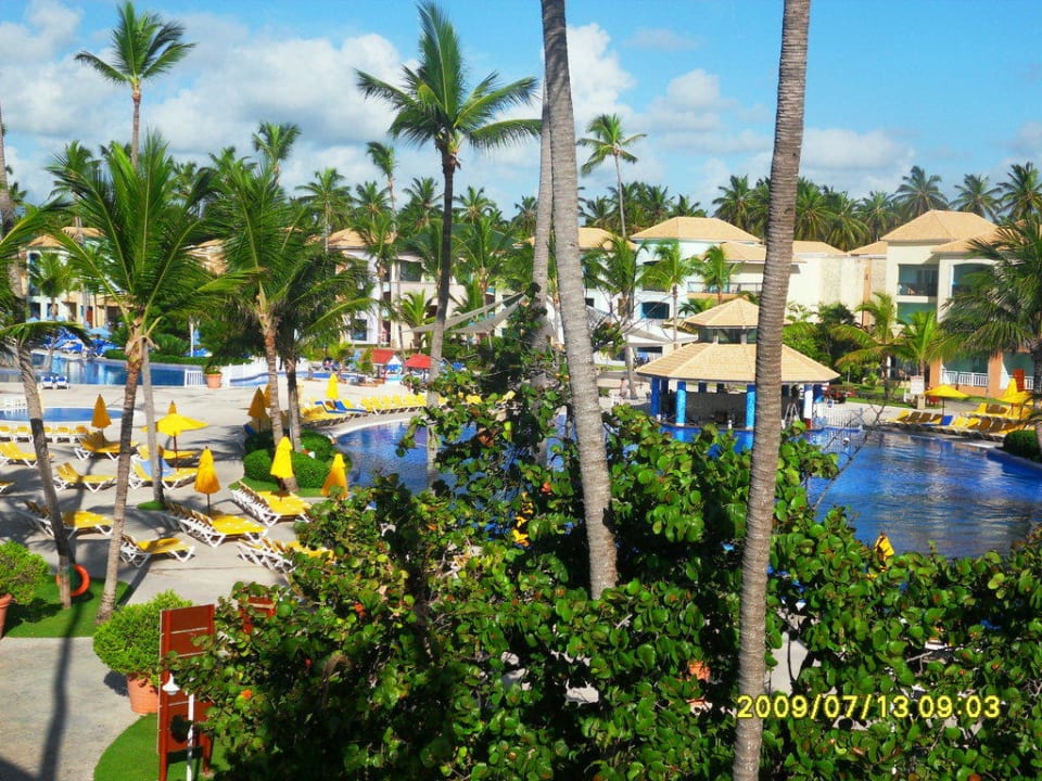 Der riesige zweigeteilte Pool Ocean Blue & Sand