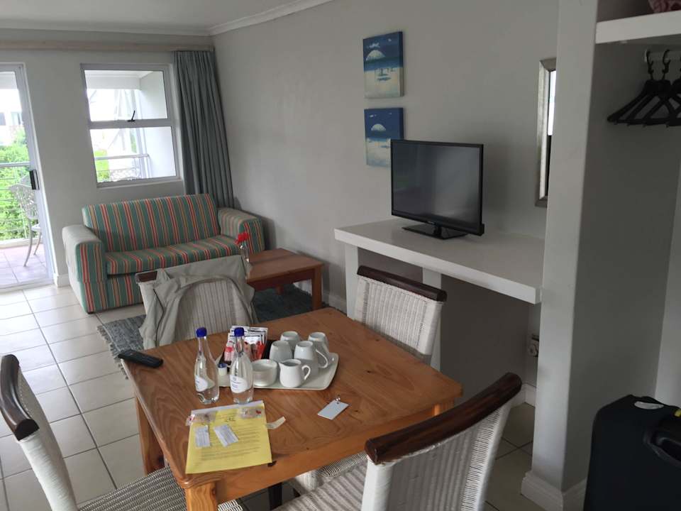 Tisch mit Fernseher Cape St. Francis Resort