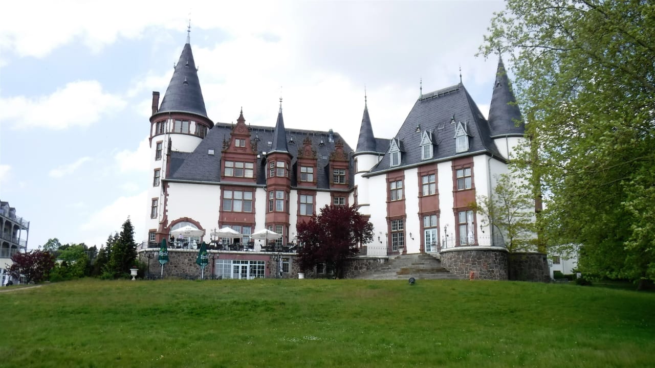 Außenansicht Seehotel Schloss Klink