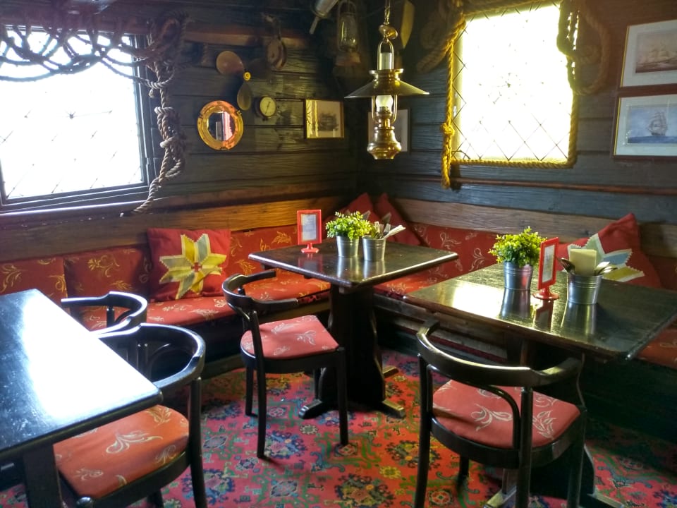 Gastro Hostel Den Röda Båten