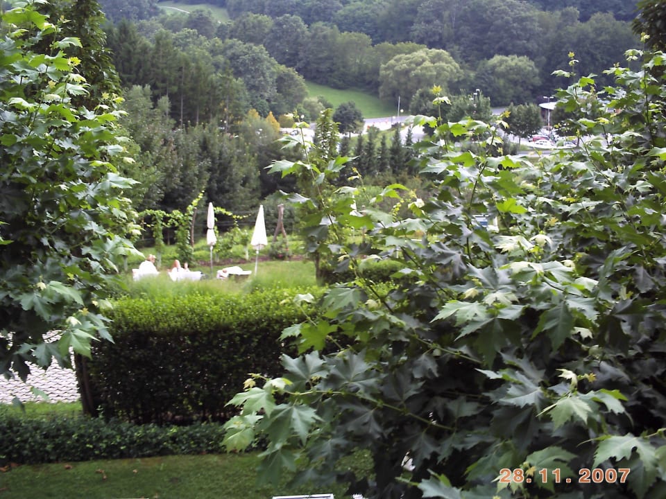 Giardino con lettini Falkensteiner Balance Resort Stegersbach